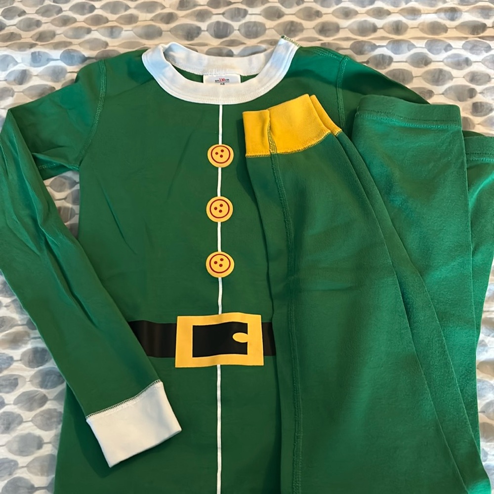 Hanna Andersson  Christmas  PJs size 8 (130cm)